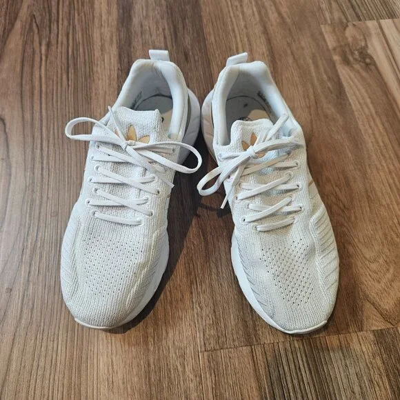 Womens White / Gold Tennis Shoes - Picture 5 of 6